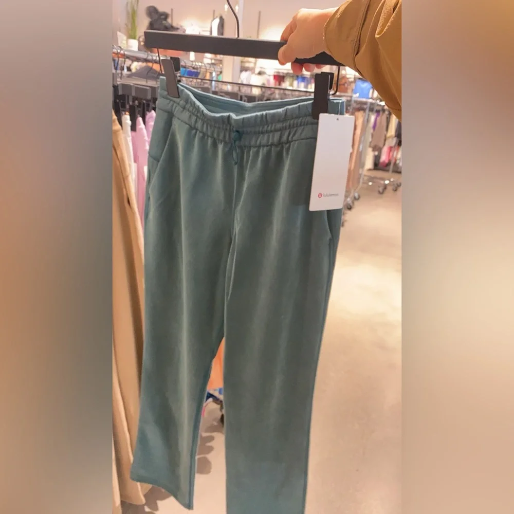 Brand new Lululemon Softstreme High-Rise Pant *Regular
Storm teal - Picture 6 of 7